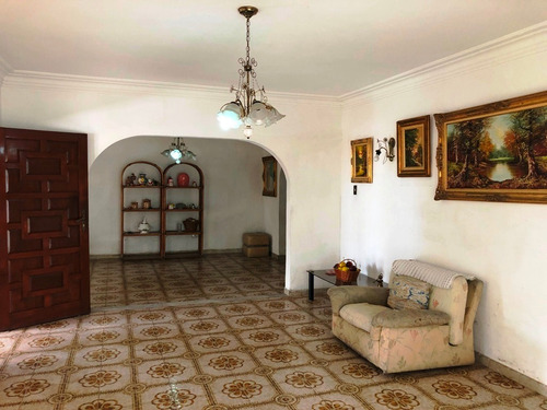 Imagen 5 de 18 de Se Vende Casa 532m2 5h+s/3b+s/3p Santa Mónica 9791