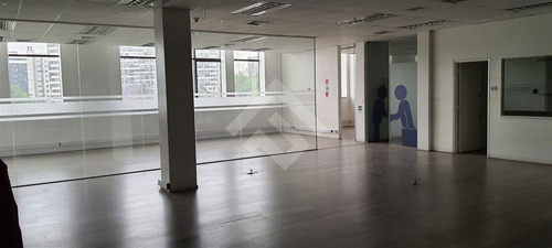 Oficina En Arriendo Con Financiamiento Para Habilitar.
