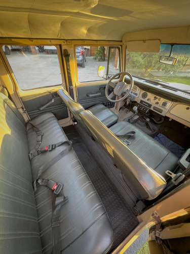 Toyota Bandeirante Cabine Dupla 4, Portas
