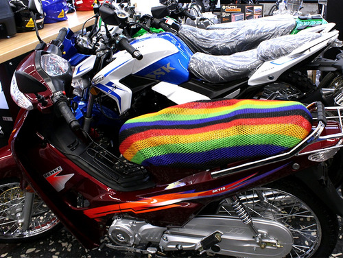 Imagen 3 de 7 de Cubre Asiento Universal Moto 92x50cm Multicolor Tejido Red