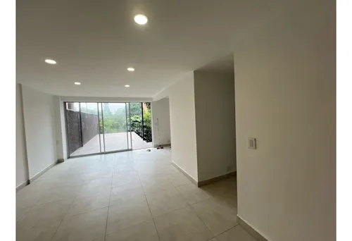Vendo Casa Remodelada En El Poblado Loma Los Balsos