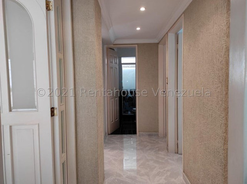 Te Lo Tengo Apartamento En Venta En Montalban Il 24-18779 Mar