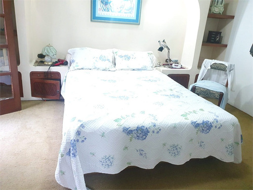 Imagem 22 de 30 de Linda Residência Em Um Bolsão Residencial Em Interlagos, Toda Rodeada Por Um Jardim. - Reo635752