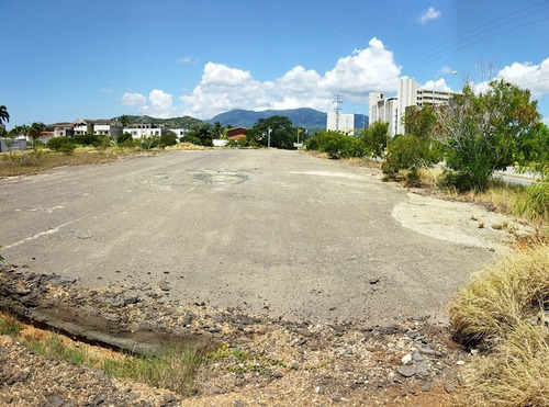Parcela En Excelente Ubicación Av. La Auyama Urb Costa Azul