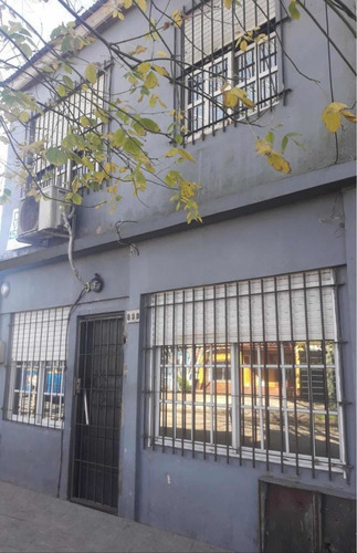 Casa De Tres Habitaciones Y Terraza