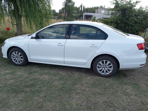 Imagen 3 de 10 de Volkswagen Vento 2015 2.0 Advance 115cv
