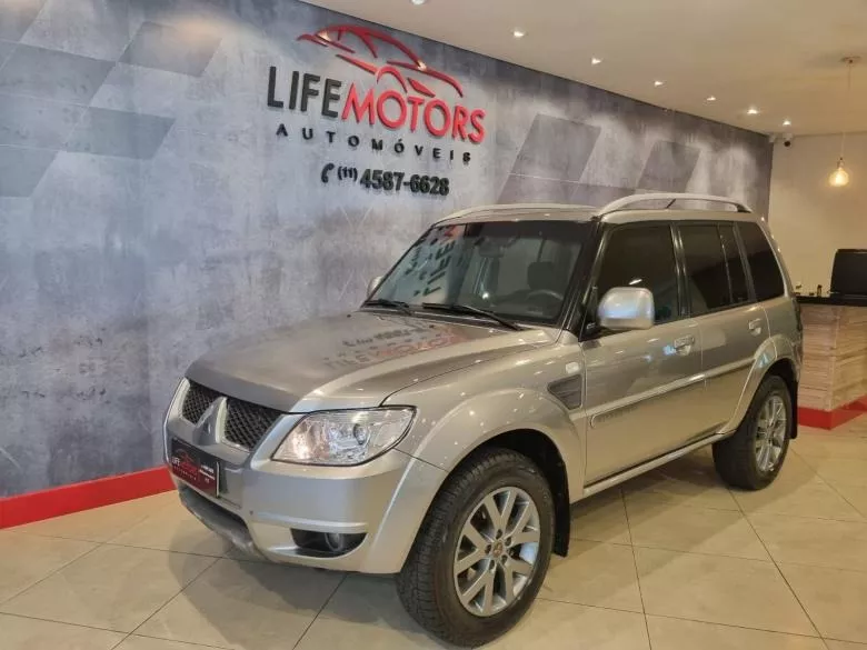 Mitsubishi Pajero TR4 2.0 4x2 Flex Aut. 5p