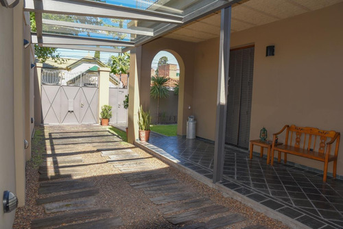 Imagen 4 de 30 de Casa Cuatro Dormitorios Barrio Saladillo, Rosario.