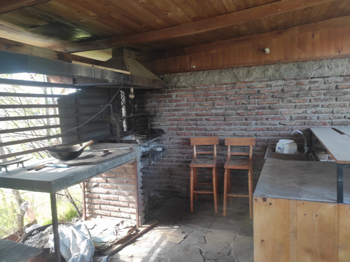 Casa Familiar Con Piscina, Quincho Y Gran Terreno Colina
