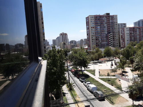 Se Vende 2 Oficinas/consulta Medica, Cdte Whiteside Con La M