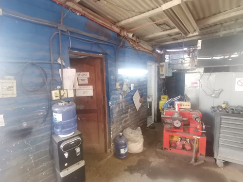 Amplia Casa Con Local Comercial. Excelente Ubicacion.