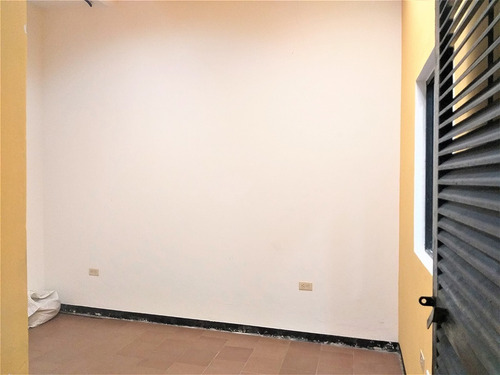 Imagen 7 de 9 de Las Acacias Se Alquila Local 108 M2 ¡ Gran Oportunidad