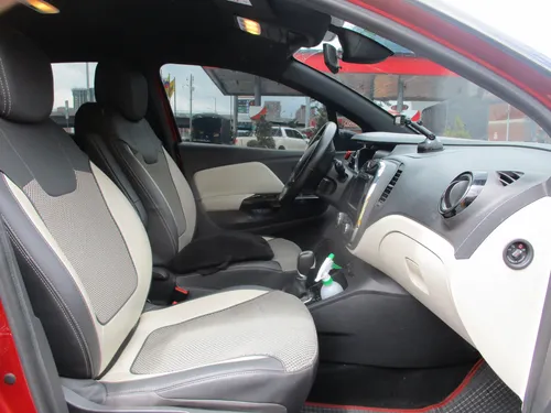 Renault Captur INTENS 4X2 2000CC AT AA