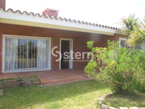 Venta Casa 2 Dormitorios, Balneario Buenos Aires, Punta Del Este- Ref: 881