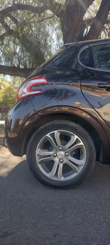 Imagen 8 de 15 de Peugeot 208 Feline Pack Cuir