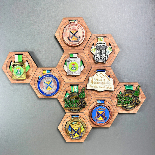 Porta Medalhas Modular Hexagonal 13x11cm 3 Cores - Kit C/ 10