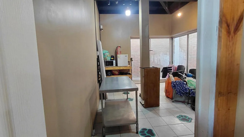 Amplio Local Comercial Con Alto Flujo Y Excelente Ubicación