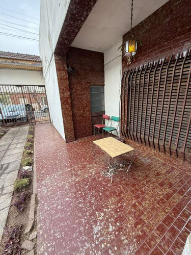 Casa En Venta En Ramos Mejia Sur 3 Ambientes Con Enorme Patio Mas Local Al Frente