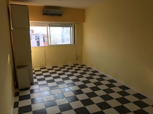 Monoambiente En Alquiler En Ramos Mejía. Excelente Ubicación