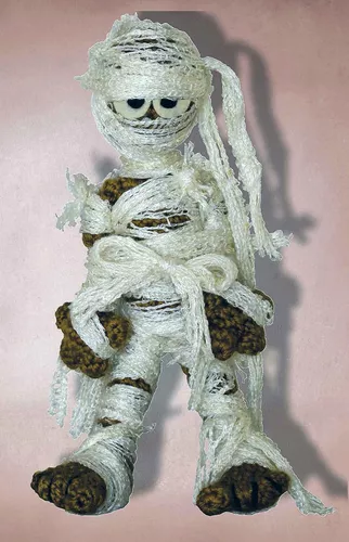 Creepy Crawly Crochet: 17 Creatures That Go Bump in the Night by Megan  Kreiner