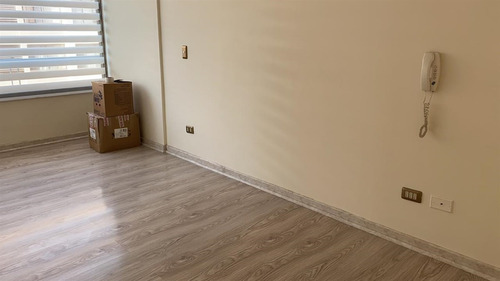Departamento En Venta De 1 Dorm. En Metro Colon / Las Condes