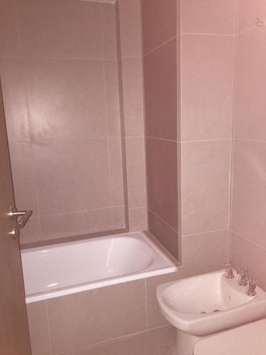 Imagen 4 de 5 de Departamento En Venta De 2 Dormitorios C/ Cochera En Santa Genoveva