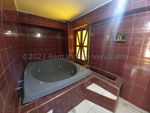 Amplio Y Comodo Apartamento Para Diseñar A Su Estilo Con Detalles Mediterraneos En Piedra Y Madera, Con Excelente Ubicacion Zona Norte De La Gran Valencia, Piso Medio, Edificio Conservado