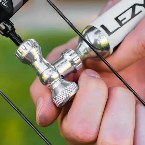 Lezyne Control Drive Co2 16g Inflador Para Bicicleta Color Plateado