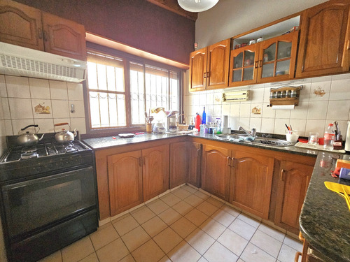 Venta Casa 2 Dormitorios Villa Floresta Con Cochera