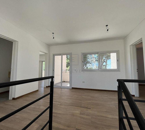 Casa En Venta C/renta Frente A Plaza. 3 Dormitorios Y Dependencia. Barrio Cerrado San Matias, Escoba