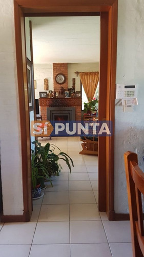 Imagen 15 de 17 de Casa De 5 Dormitorios Y Piscina En Altos Del Pinar. Alquiler Y Alquiler Anual