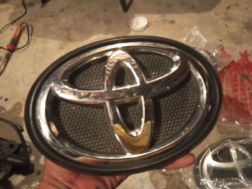 Emblema Original Toyota Hilux 2016-2020 - Parte 070218b (Usado)