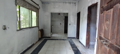 Casa De 4amb A Refaccionar En Venta Excelente Ubicacion Con Jardin