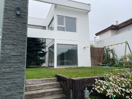 Se Vende Hermosa Casa En Exclusivo Sector De Concón