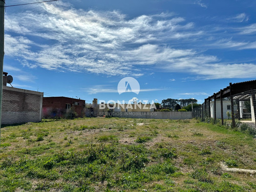 Terreno En Venta En Piriápolis, Los Ángeles. A 4 Cuadras De La Rambla Y Playa. 15 Metros De Frente.
