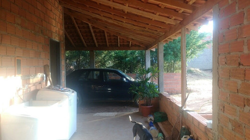 Chácara De 2 Dormitórios Cozinha E Banheiro