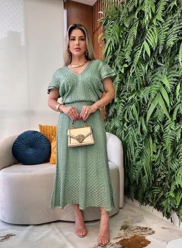 Vestido Midi Manga Curta Trico Fio Raion Evase Decote V