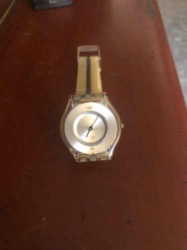 Reloj Swatch Color Piel Crema Coral Claro Dorado (Usado)