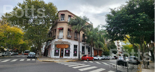 Excelente Local En Esquina. Apto Gastro