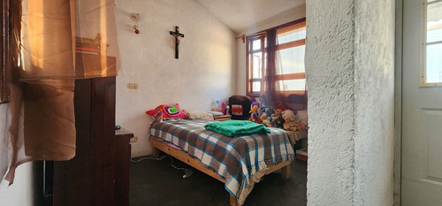Casa De 3 Pisos Con Baño En Planta Baja Y Espacios Generosos En Villa Santin