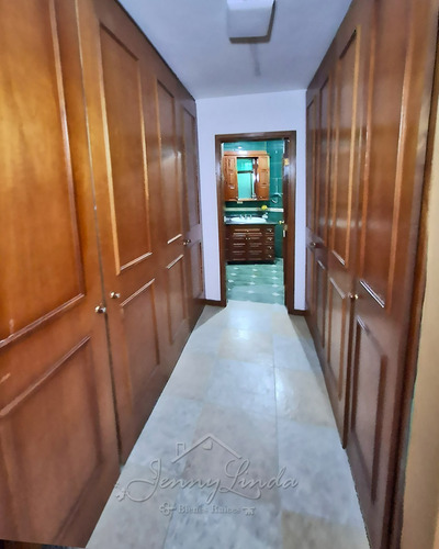 Venta Bella Casa 543 M² En Urb. Andrés Bello, Maracay