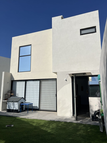 Casa En Venta En El Refugio Queretaro