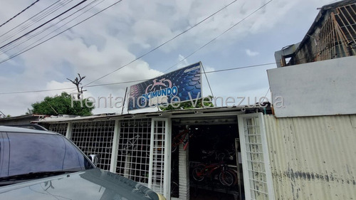 Local En Venta Ubicado En Cabudare Centro, Codigo 2 5 2 0 1 6 4, Mildred, Excelente Local Comercial, Tiene Acceso Por Las Dos Avenidas Principales, Ideal Para Cualquier Rubro, Cuena Con Santamaria