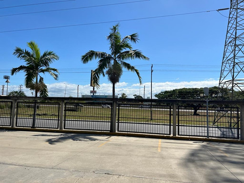 Se Vende  Galpon En Los Guayos Zona Industrial Negociable C-7721 