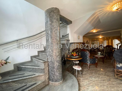 Town House En Venta En Urb. Privada Maracay 25-16988 Holder