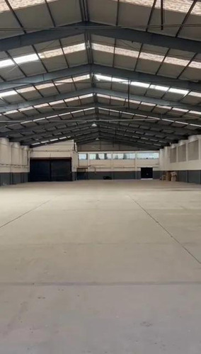 Bodega En Renta De 2,000m2 En Tultitlan Estado De México. La Bodega Se Ubica A Unas Cuadras Del Circuito Exterior Mexiquense.