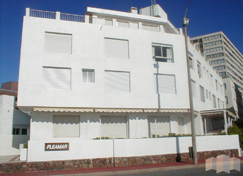 Imagen 2 de 30 de Frente A La Playa
