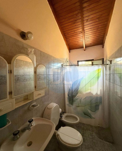 Casa De 2 Dormitorios En Calle Vistalli Y Pasaje N°3, Tandil