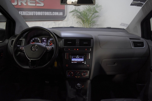 Volkswagen Suran Highline 1.6l Nafta 2015 Color Gris