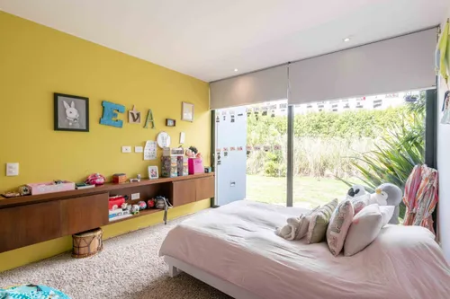 Casa En Venta En Canelon. Cod V5883